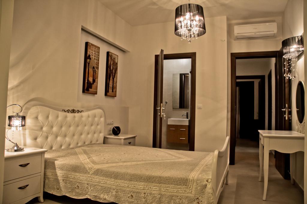 Sea View Beachfront Villa Peri Гуве Экстерьер фото