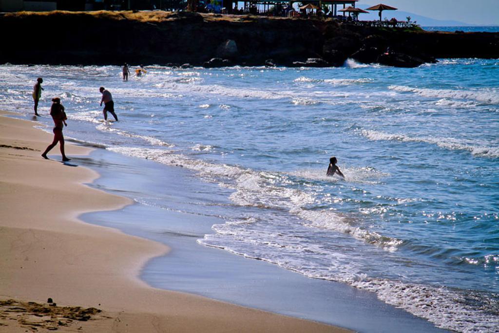 Sea View Beachfront Villa Peri Гуве Номер фото