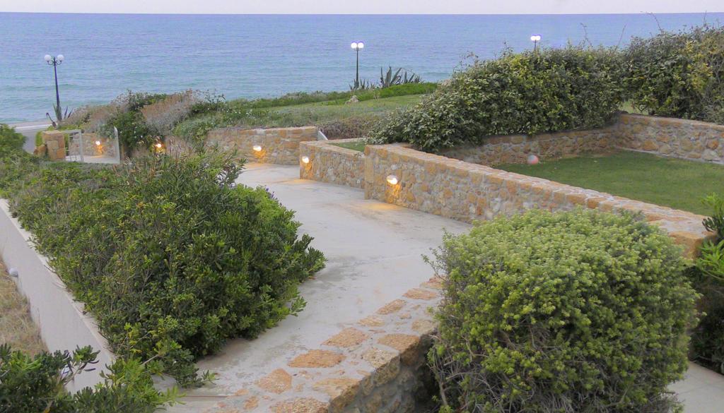 Sea View Beachfront Villa Peri Гуве Экстерьер фото